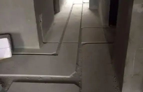 水路走顶还是走地？