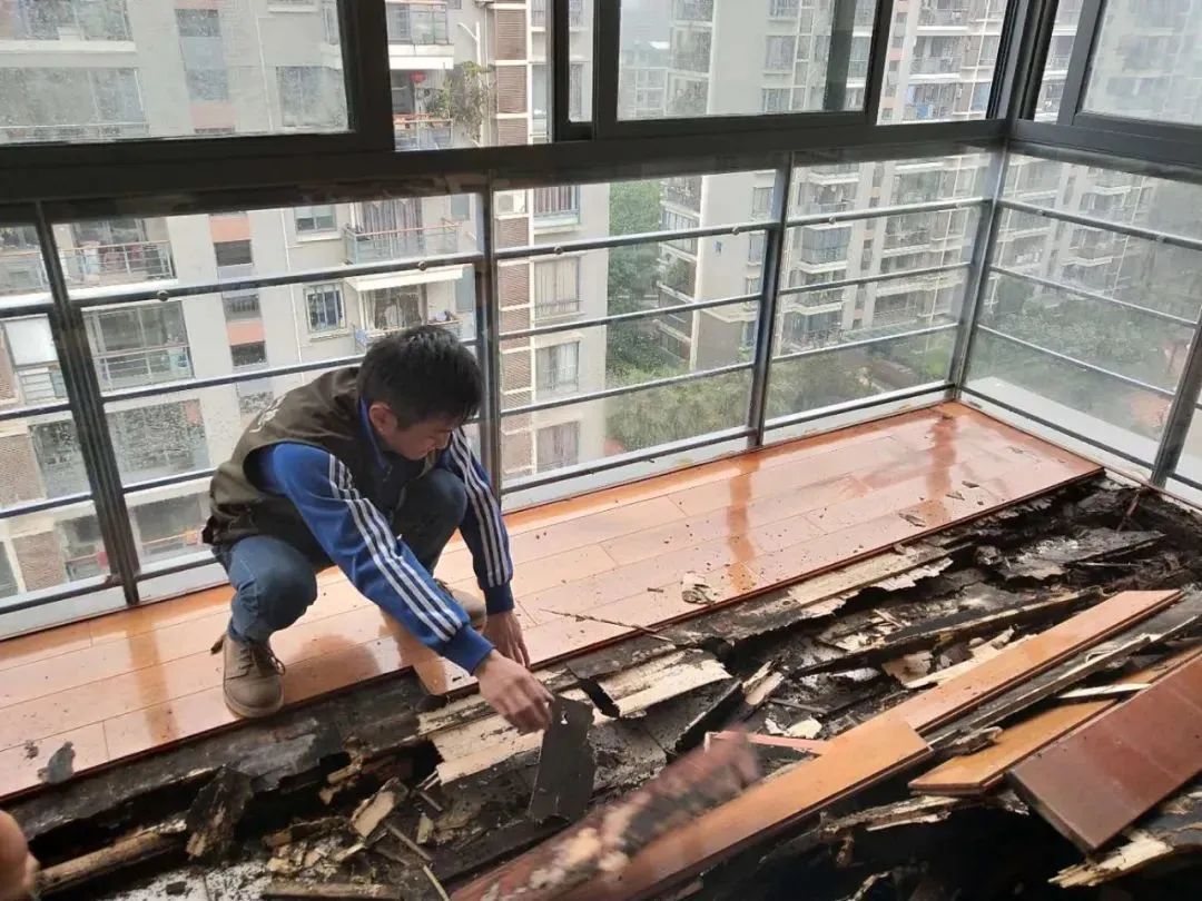 水路走顶还是走地？